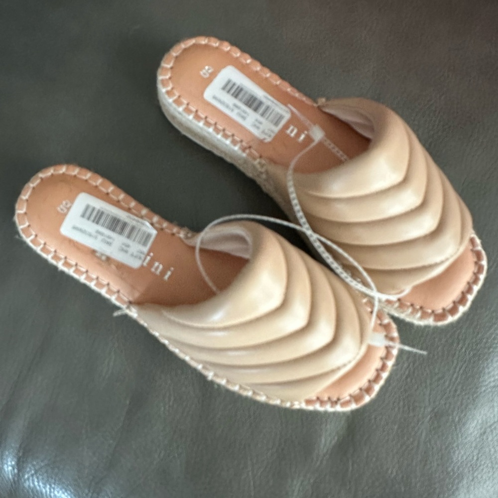 Super cute summer sandals neutral can wear with anything